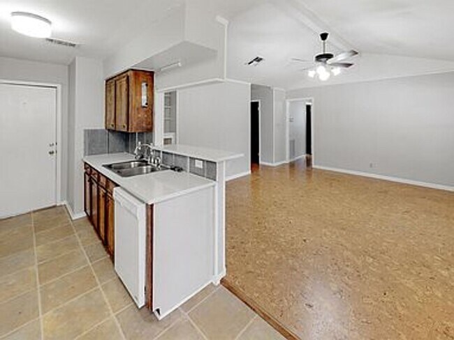 Building Photo - August 2026 Pre-Lease - 1 Mile to TAMU!