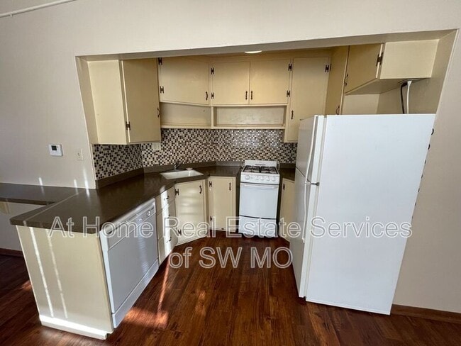 Building Photo - 1836 S Sieger Dr