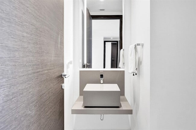 Building Photo - 1000 Brickell Plaza