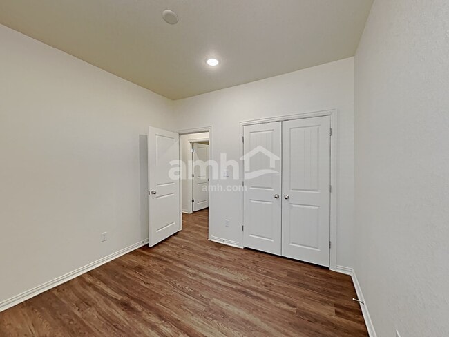 Building Photo - 211 Pebble Creek Run