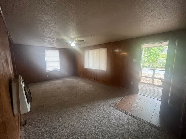 Building Photo - Spacious 2 Bed 1 Bath Home for rent in Jacksonville