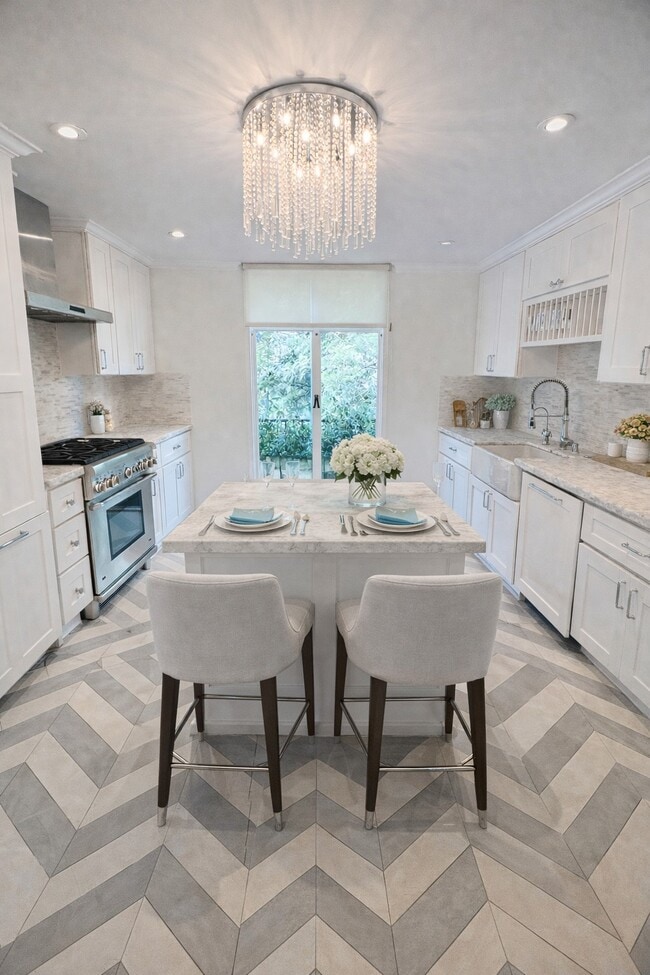 Building Photo - 936 Chantilly Rd