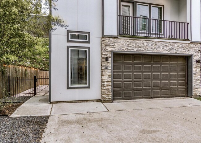 Building Photo - 8409 Hempstead Rd