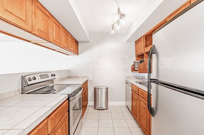 Building Photo - 601 W 11th Ave