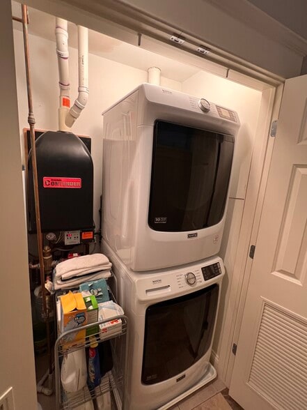 Building Photo - 2042 N Racine Ave