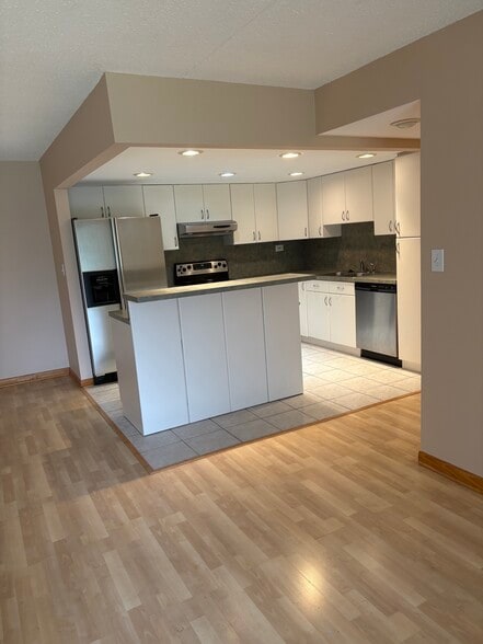 Building Photo - 475 Plum Creek Dr