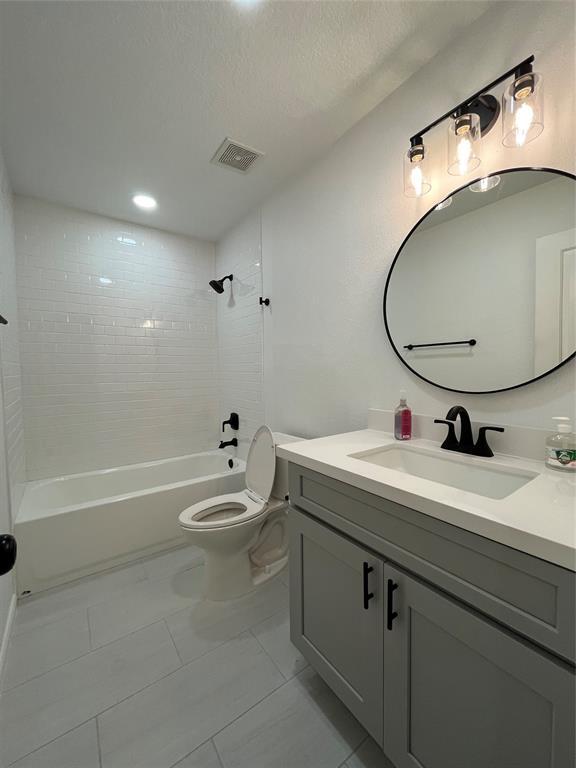 Building Photo - 18251 River Sage Dr
