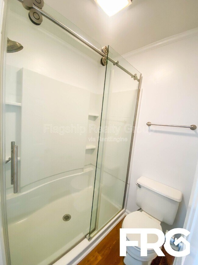 Building Photo - 305 Smith Pl