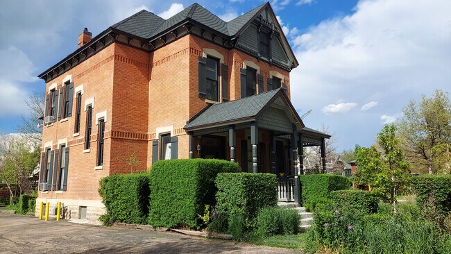 Primary Photo - 334 E Mulberry St