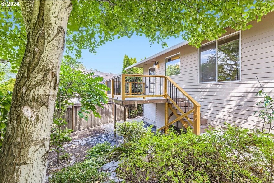 Building Photo - 9019 SW Picasso Pl