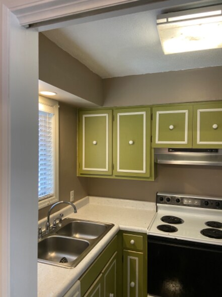 Building Photo - 361 Belmont Dr