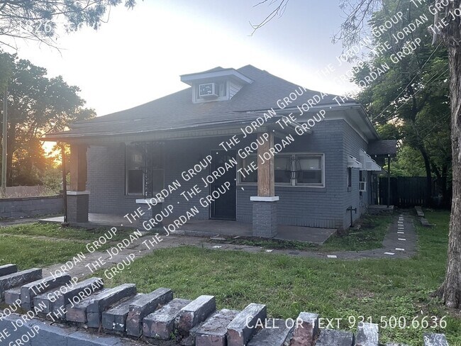 Building Photo - 1826 Scovel St