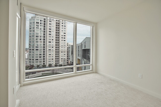 Building Photo - 401 Harrison St