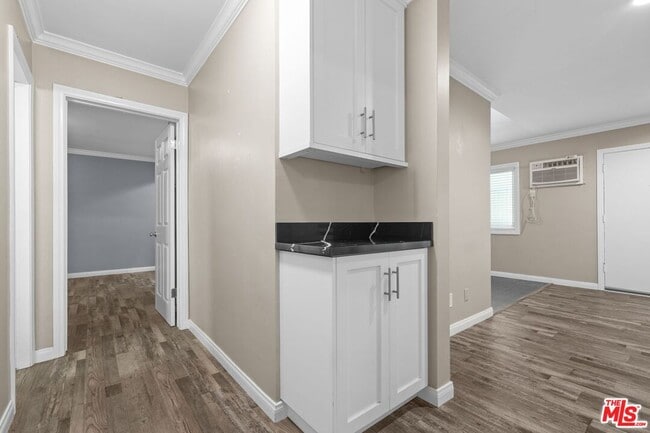 Building Photo - 1939 Selby Ave