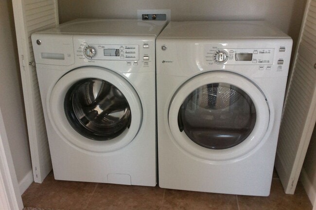 Building Photo - Beautiful 3 Bedroom 2.75 Bath Home in Harlan Ranch!