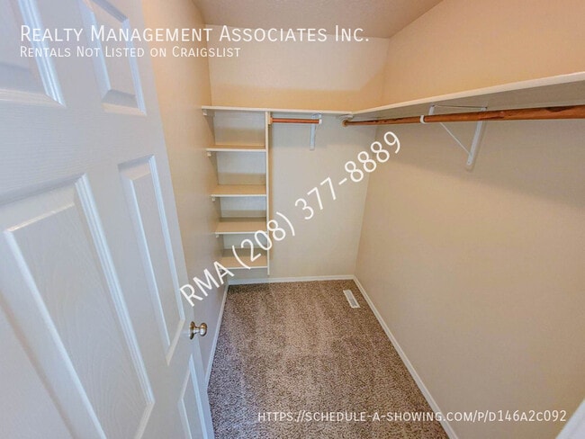 Building Photo - 569 E Heritage Park St