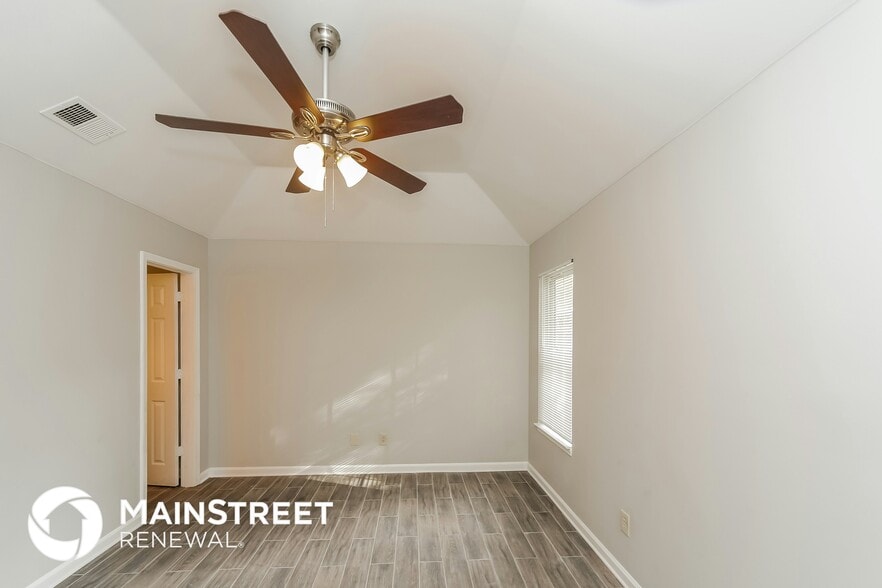 Building Photo - 215 Guthrie Dr