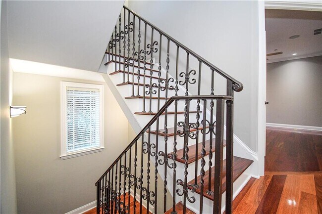 Building Photo - 4 Prichard Way NE