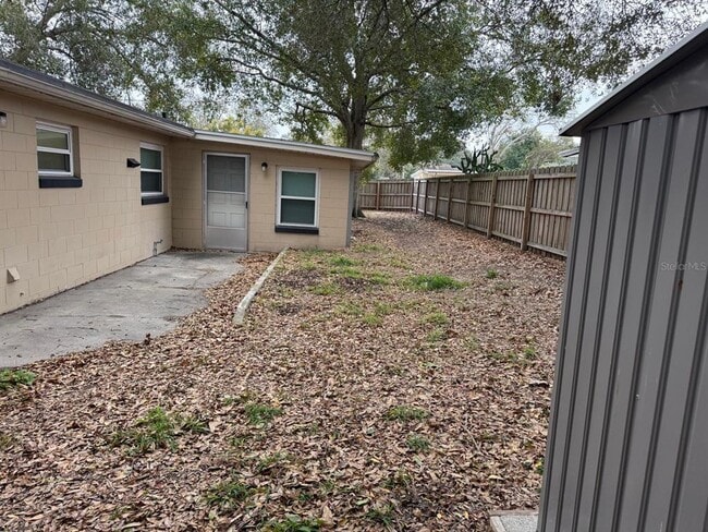 Building Photo - 14 Lamplight Ln