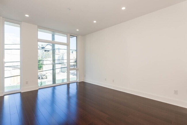 Building Photo - 129 Brunswick St