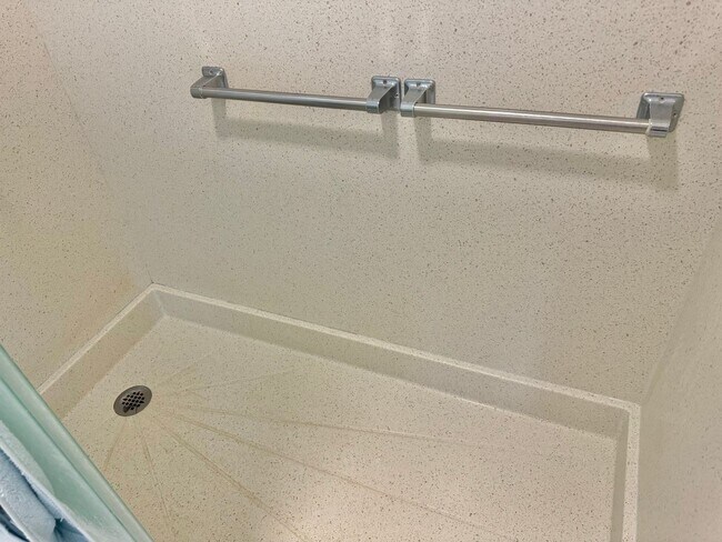 Building Photo - Newtown Estates, 3 bdrm, 2 bath, 2 car enc...