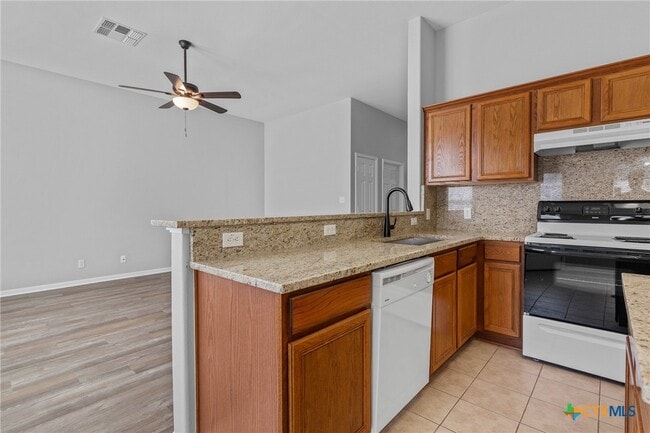 Building Photo - 111 Hackamore Ln