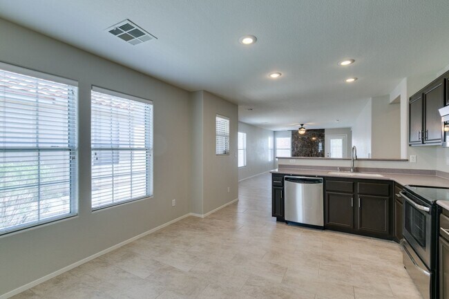 Building Photo - 2 bedroom + Den- Upgraded Flooring ready for immediate move in