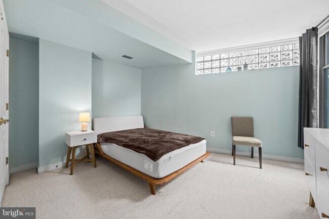 Building Photo - 631 D St NW