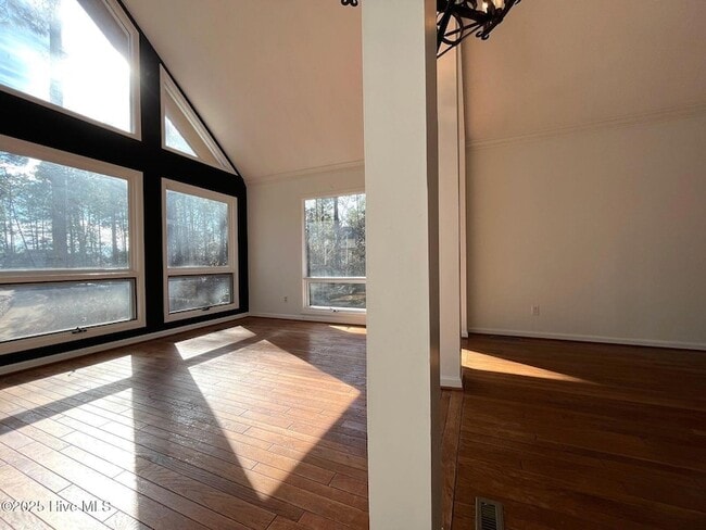 Building Photo - 7 Ash Ct