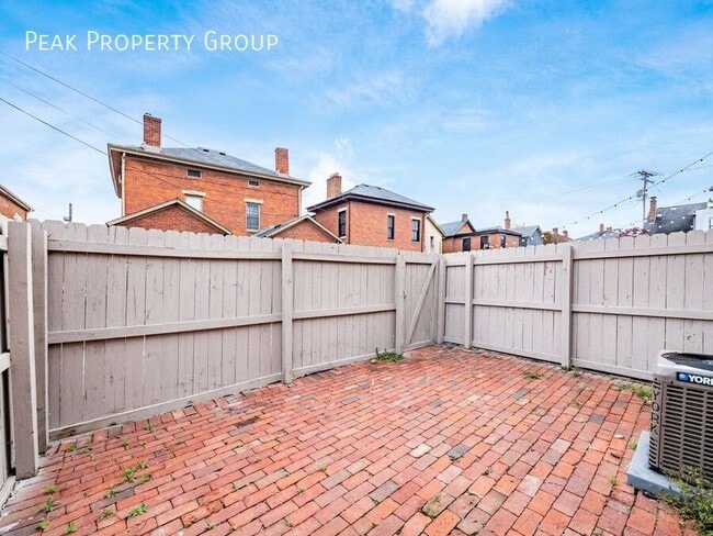 Building Photo - 506 S Lazelle St