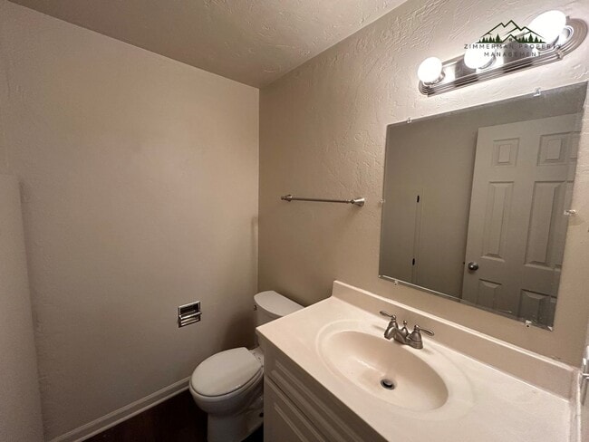 Building Photo - 953-955 N Cloverleaf Lp.