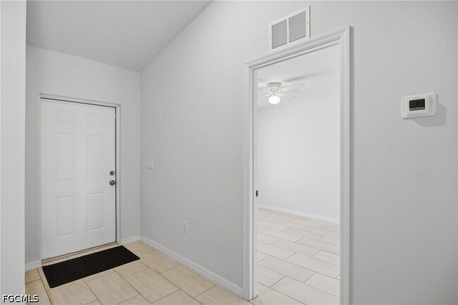 Building Photo - 1426-1428 Cape Coral Pkwy W