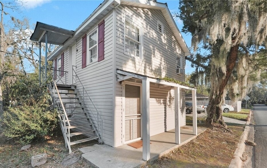 Rear ADU 1BR 1BA - 2101 Delesseps Ave