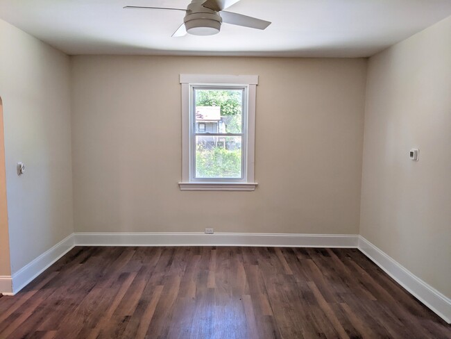 Live Space: Bedroom 2 - 1025 Sherman Ave