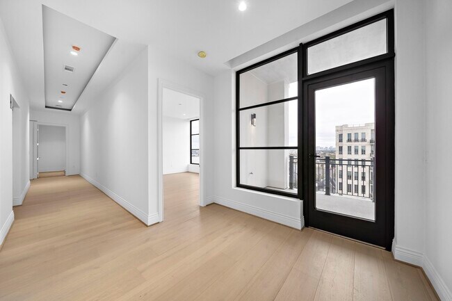 Building Photo - 2323 San Felipe St