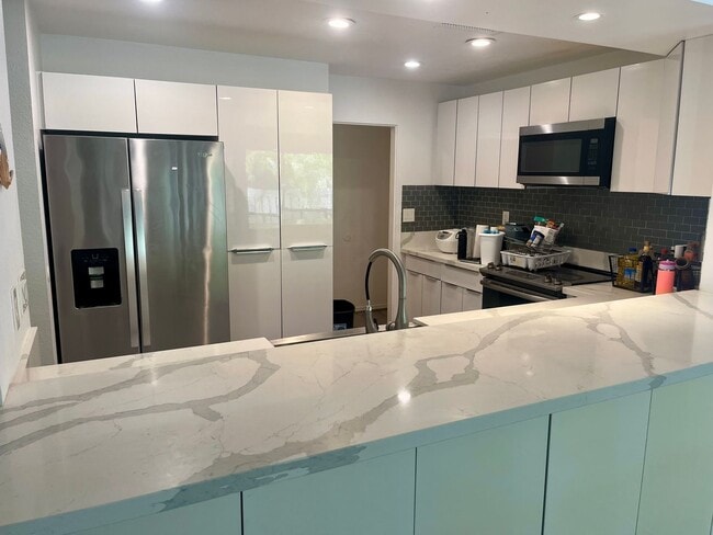 Building Photo - Modern Coastal Oasis: 1 Bedroom, 1 Bath All-Inclusive Retreat in Hawaii Kai