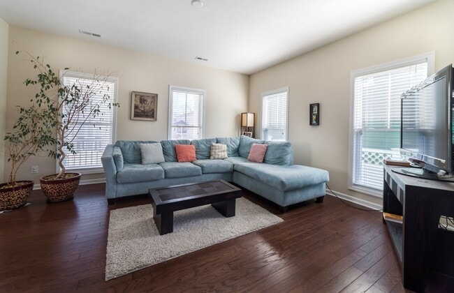 Building Photo - Available Sept 4th, 2026!