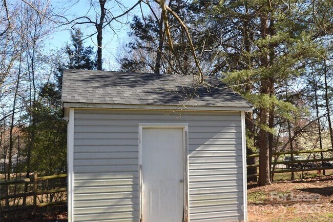 Building Photo - 4144 Sim Chick Ln