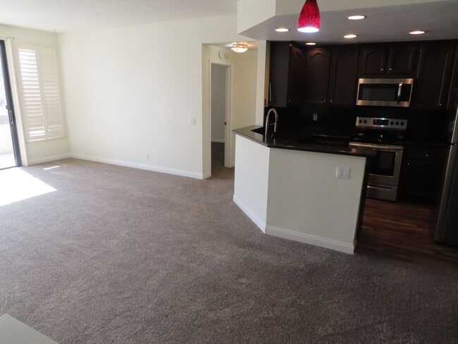 Building Photo - Resort Style Living in Mission Valley - 2 ...
