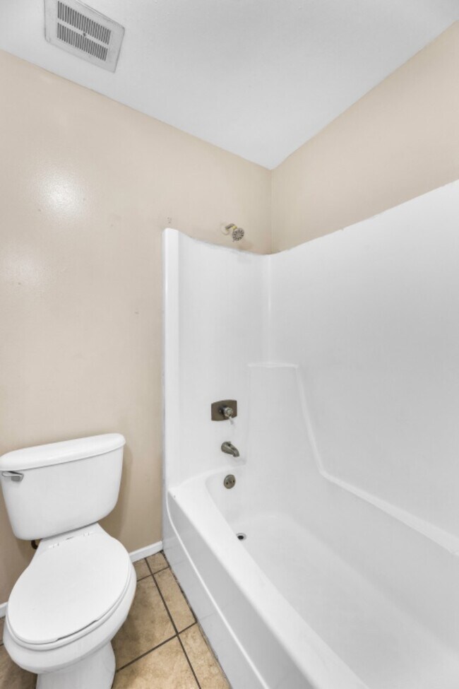 Building Photo - 3300 Hayes Ave