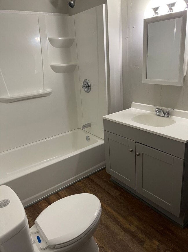 Building Photo - $875 - 2 bed 1 bath - Single Family Home