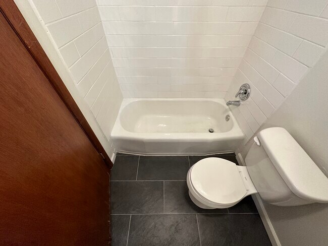 Building Photo - Brinwood Property APT A