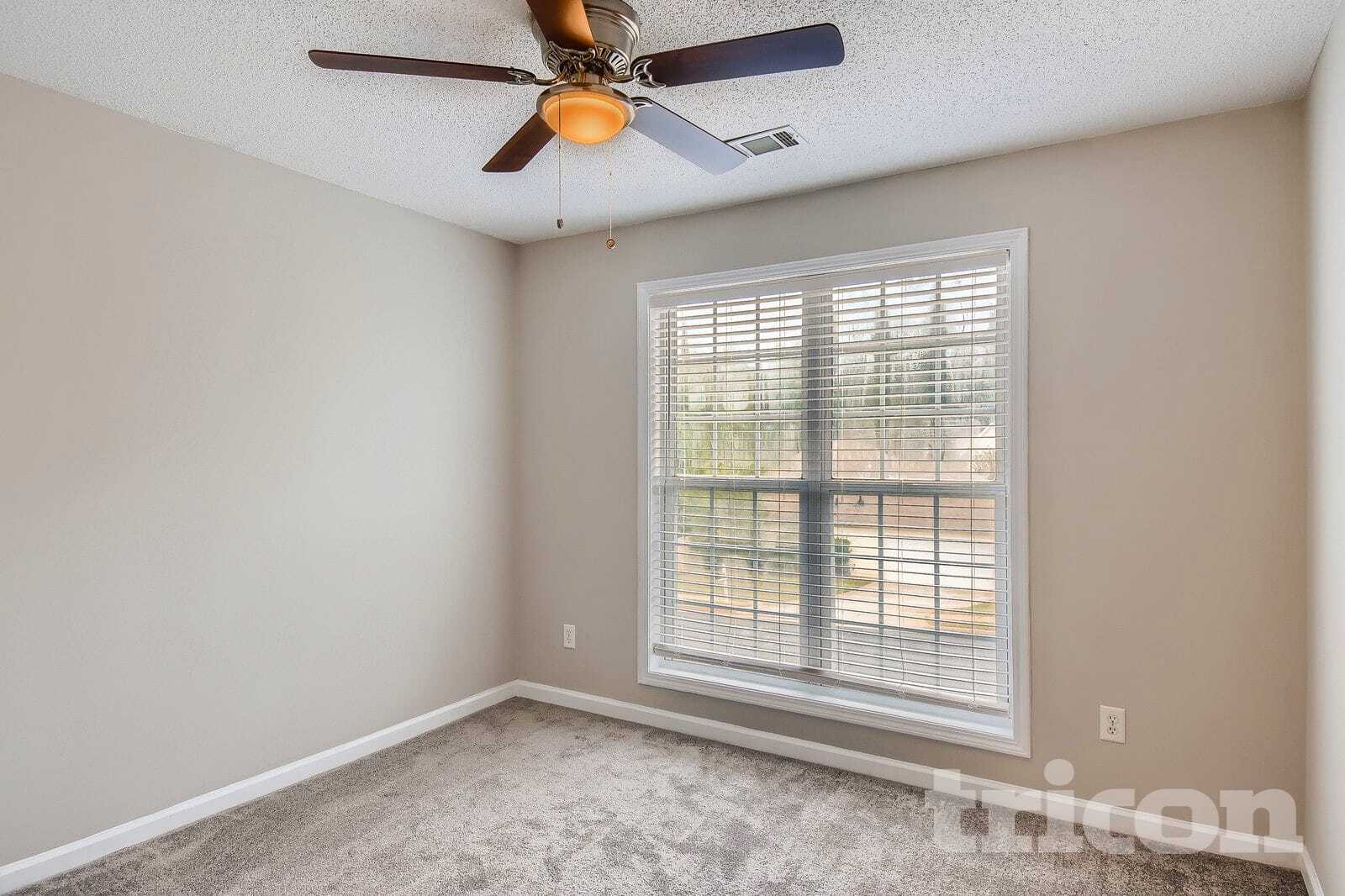 Building Photo - 1309 Vine Cir