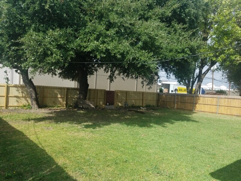 Building Photo - 1300 Milam Way