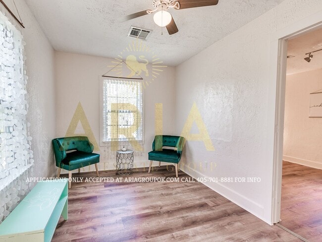 Building Photo - Adorable Remodeled 1 Bed/1 Bath Cottage! C...