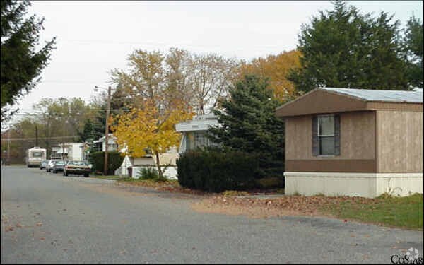 Primary Photo - Wagon Wheel Estates