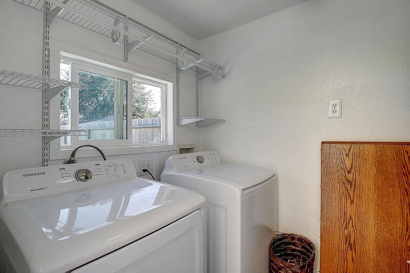 Building Photo - 625 E Hackberry St