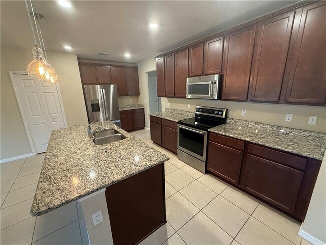 Building Photo - 65 Pilgrim Dr