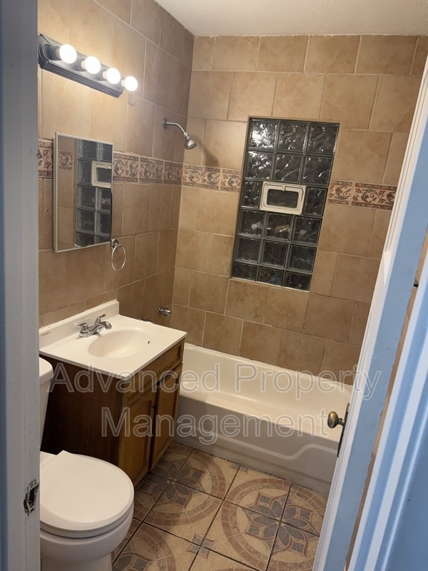 Building Photo - 3941 N 24th Pl