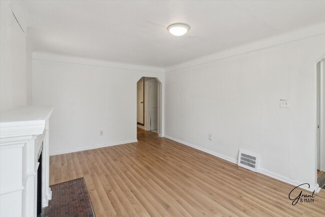 Building Photo - $1300 3 bedroom bungalow